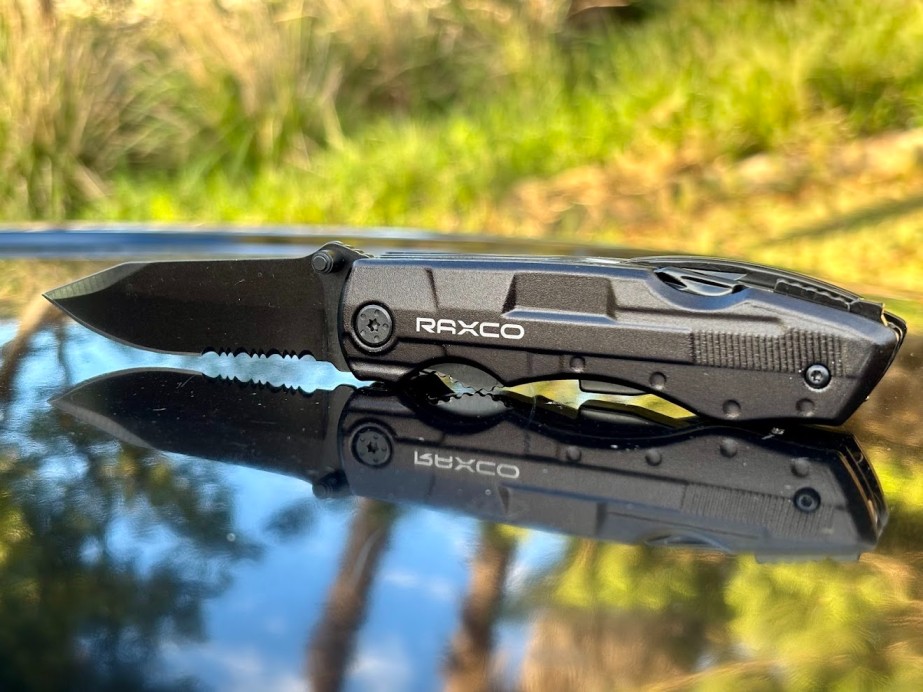 The main pivot points and the non-slip handle grip of the Raxco knife multi tool are robust