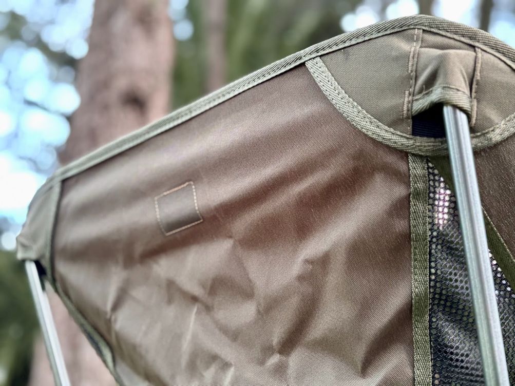 The seating of the Naturehike YL08 camp chair is made from heavy-duty 600D polyester Oxford fabric (tear-resistant) and has double-stitched seams and reinforced corners