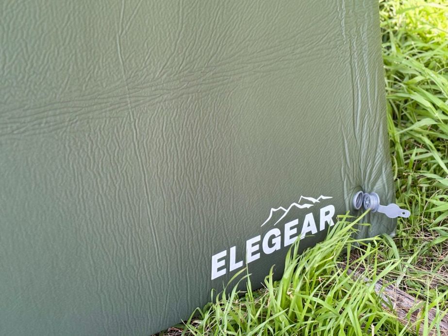 The self-inflating feature of the Elegear sleeping pad works well due to the use of a high-resilience 26D foam interior
