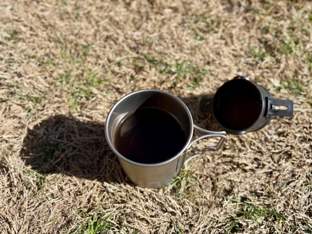 This portable pour over coffee maker performs fine by delivering a smooth clean-tasting cup of coffee